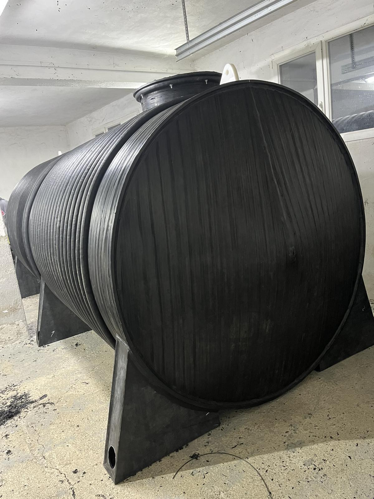 Plastični horizontalni rezervoar