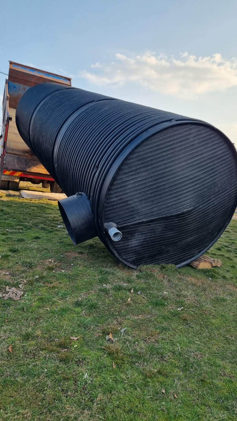 Plastični horizontalni rezervoar