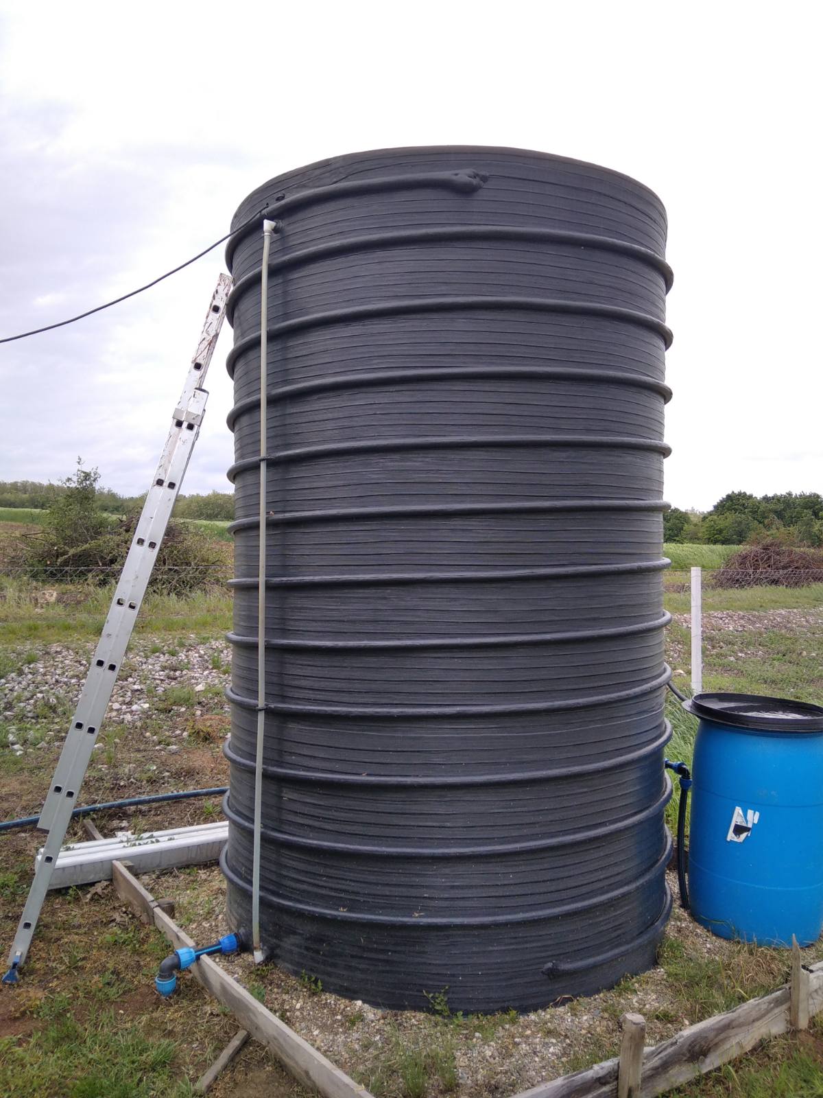 Plastični vertikalni rezervoar